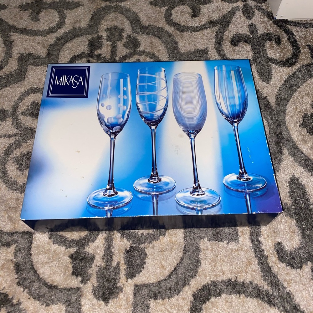 Mikasa Champagne Glasses 4 Count